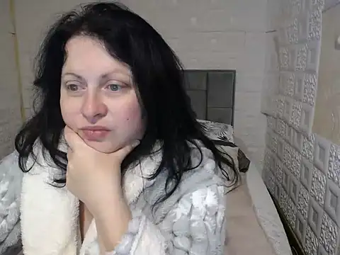 Snapshot of Lillian2 chatting on December 2, 2024, 7:36 am Lillian2 online show from December 2, 2024, 7:36 am