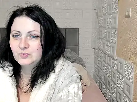 Snapshot of Lillian2 chatting on March 6, 2025, 7:14 am Lillian2 online show from March 6, 2025, 7:14 am