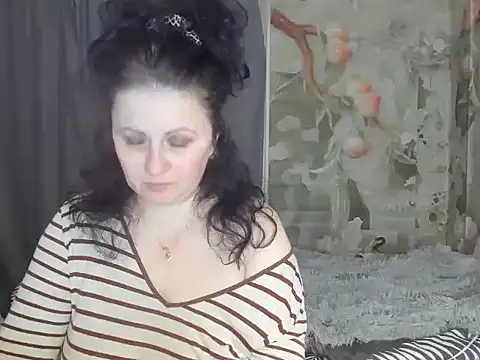 Snapshot of Lillian2 chatting on October 27, 2025, 7:18 pm Lillian2 online show from October 27, 2025, 7:18 pm