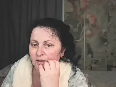 Lillian2 online show from June 14, 2026, 2:41 pm