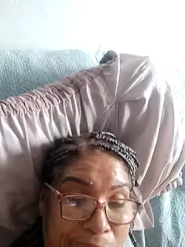 Snapshot of Delicy1 chatting on February 8, 2025, 7:05 pm Delicy1 online show from February 8, 2025, 7:05 pm