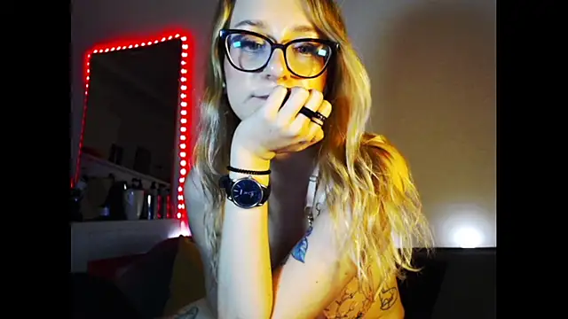 welliza online show from December 8, 2024, 2:28 am