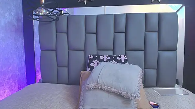  MiaBrown  online show from September 15, 2025, 12:05 pm