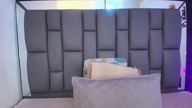  MiaBrown  online show from January 13, 2026, 12:10 pm