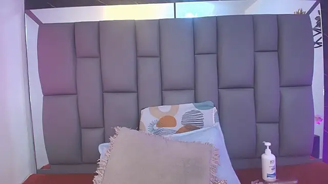  MiaBrown  online show from January 17, 2026, 12:10 pm