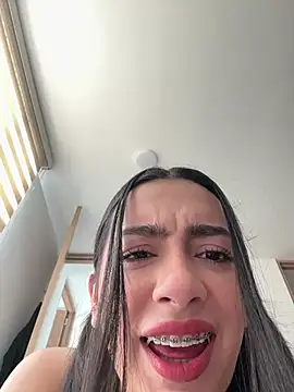 Nicollemays online show from March 21, 2026, 3:26 pm