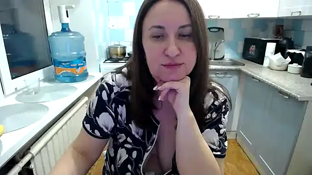 DonnaMagdalena online show from March 3, 2025, 9:05 pm