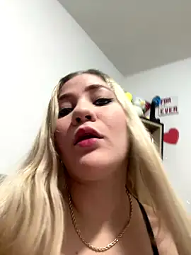 Snapshot of Celestedubois chatting on October 24, 2025, 10:17 pm Celestedubois online show from October 24, 2025, 10:17 pm