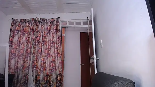 yselahot online show from September 29, 2025, 3:50 pm