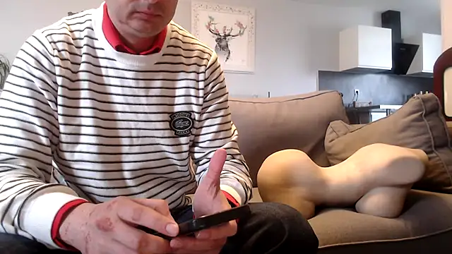 freddy0222222 online show from May 6, 2026, 9:14 am