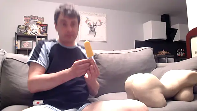 freddy0222222 online show from June 19, 2026, 8:45 pm