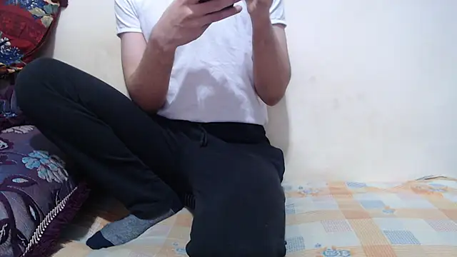 Alexdelarge323 online show from May 6, 2026, 3:50 pm