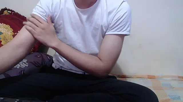 Alexdelarge323 online show from May 7, 2026, 4:01 pm
