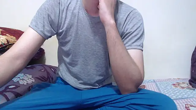 Alexdelarge323 online show from May 12, 2026, 2:25 pm