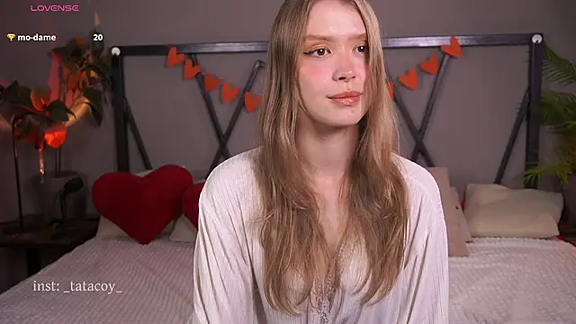 Snapshot of TataCoy chatting on September 24, 2025, 1:47 pm TataCoy online show from September 24, 2025, 1:47 pm