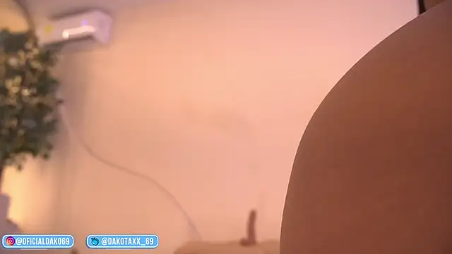 Snapshot of Dakota_Lee chatting on March 24, 2026, 11:54 pm Dakota Lee online show from March 24, 2026, 11:54 pm