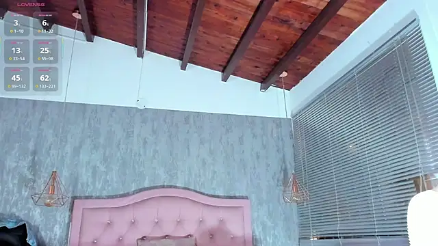 Snapshot of naomidibello chatting on March 23, 2026, 4:00 pm naomidibello online show from March 23, 2026, 4:00 pm