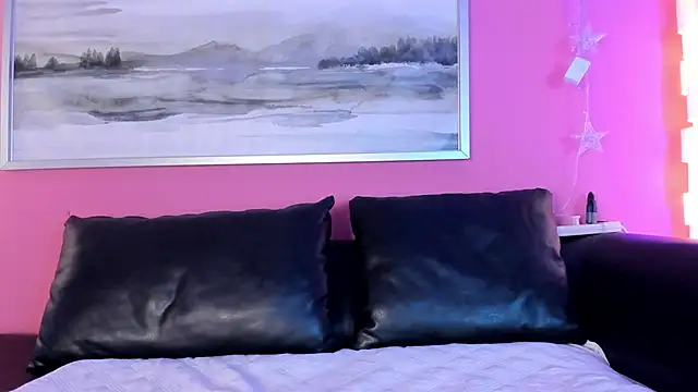 Snapshot of Tiffanysurez_ chatting on September 25, 2025, 8:23 pm Tiffanysurez online show from September 25, 2025, 8:23 pm