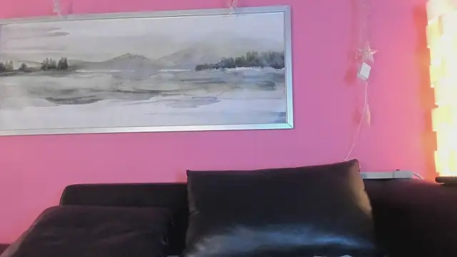 Snapshot of Tiffanysurez_ chatting on September 27, 2025, 8:14 pm Tiffanysurez online show from September 27, 2025, 8:14 pm