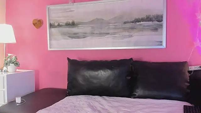 Snapshot of Tiffanysurez_ chatting on October 2, 2025, 9:11 pm Tiffanysurez online show from October 2, 2025, 9:11 pm