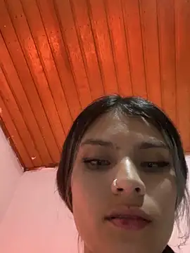 Snapshot of Tiffanysurez_ chatting on October 8, 2025, 2:53 am Tiffanysurez online show from October 8, 2025, 2:53 am