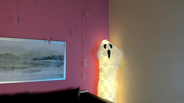 Snapshot of Tiffanysurez_ chatting on October 9, 2025, 8:29 pm Tiffanysurez online show from October 9, 2025, 8:29 pm