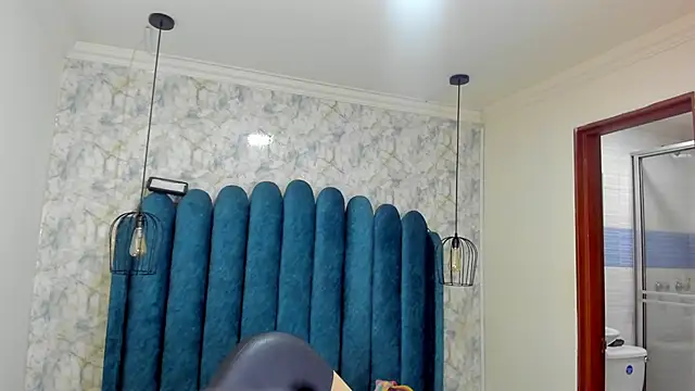 nalalye cruzz  online show from March 19, 2026, 2:15 am