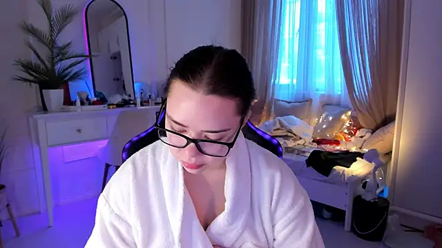 Snapshot of VixenMia chatting on February 25, 2025, 3:42 am VixenMia online show from February 25, 2025, 3:42 am