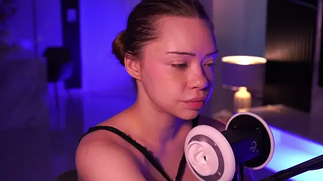 VixenMia online show from December 1, 2025, 3:11 am