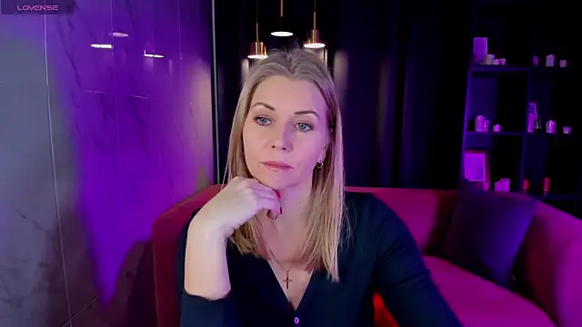 Annie Light online show from December 4, 2024, 5:49 am