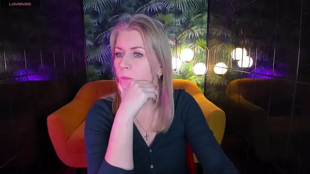 Annie Light online show from December 5, 2024, 5:48 am