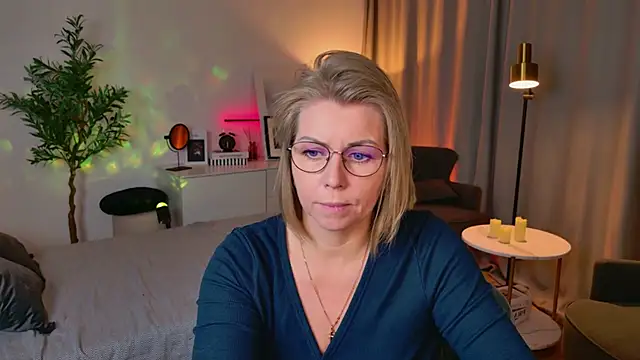 Annie Light online show from April 27, 2026, 7:17 am