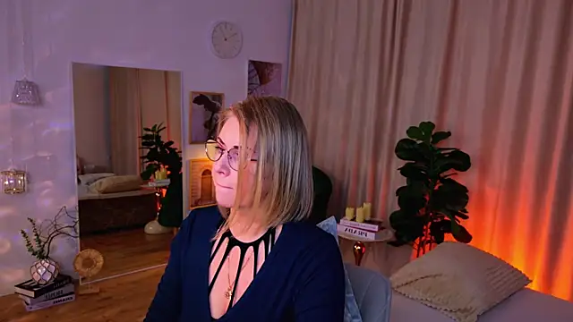 Annie Light online show from May 6, 2026, 6:41 am