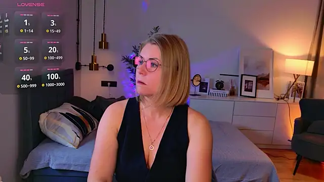 Annie Light online show from May 12, 2026, 6:54 am