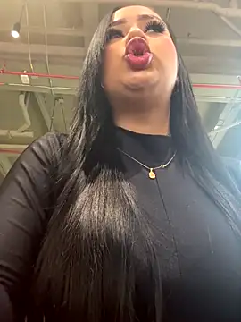 Snapshot of Luisa_Fernandaa chatting on October 5, 2025, 9:24 pm Luisa Fernandaa online show from October 5, 2025, 9:24 pm