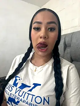 Snapshot of Luisa_Fernandaa chatting on October 24, 2025, 12:08 am Luisa Fernandaa online show from October 24, 2025, 12:08 am