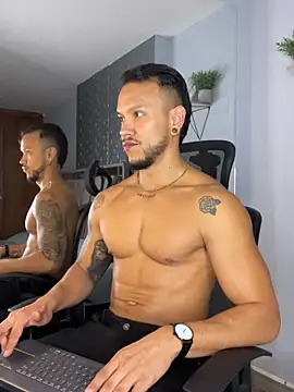 ARON TAYLER01 online show from January 7, 2025, 12:41 pm