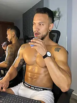 ARON TAYLER01 online show from January 16, 2025, 12:42 pm