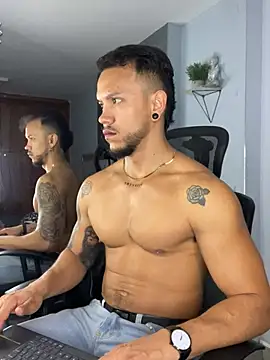 ARON TAYLER01 online show from February 1, 2025, 12:37 pm