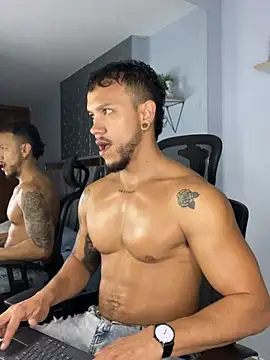 ARON TAYLER01 online show from February 7, 2025, 12:39 pm