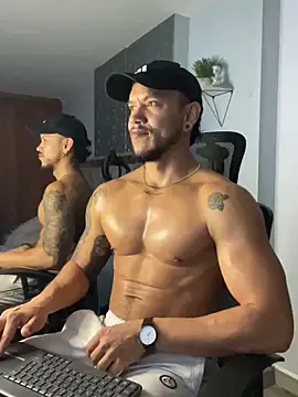 ARON TAYLER01 online show from February 10, 2025, 12:39 pm