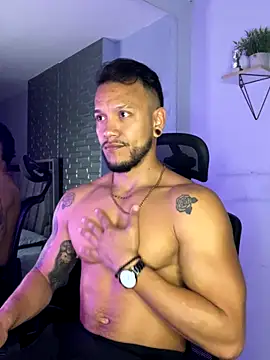 ARON TAYLER01 online show from September 16, 2025, 10:27 am