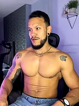 ARON TAYLER01 online show from November 8, 2025, 10:26 am