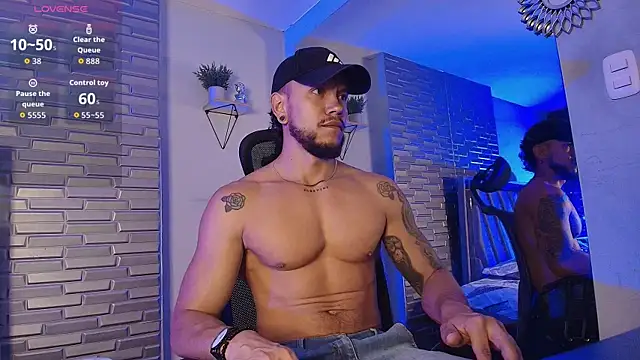ARON TAYLER01 online show from June 26, 2026, 10:30 am