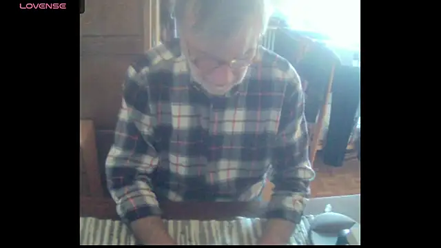 Snapshot of terrybare chatting on March 17, 2025, 2:12 pm terrybare online show from March 17, 2025, 2:12 pm