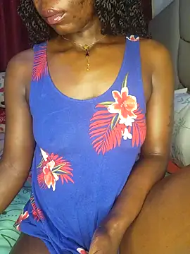 NicRaisaa online show from May 5, 2026, 5:04 am