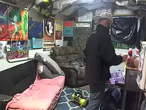 CloudDadddyyy420 online show from December 21, 2024, 4:03 pm