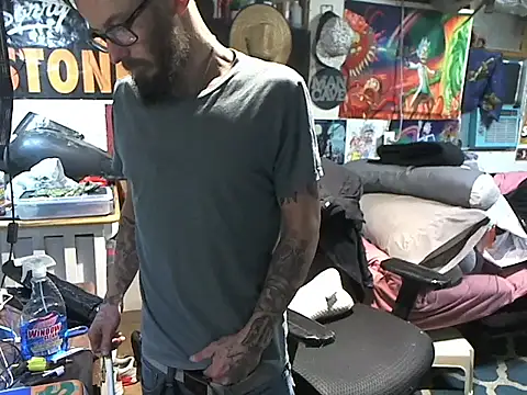 CloudDadddyyy420 online show from December 22, 2024, 6:04 pm