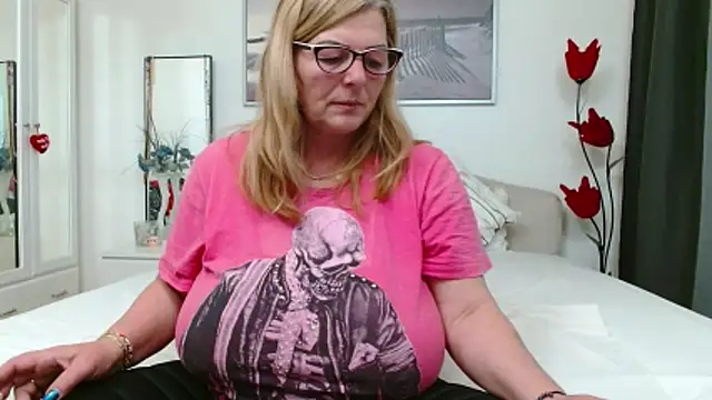 Snapshot of YulliaMilf chatting on March 4, 2026, 3:51 pm YulliaMilf online show from March 4, 2026, 3:51 pm