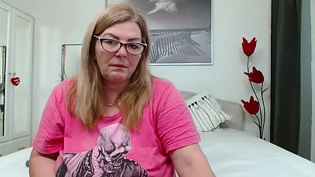 Snapshot of YulliaMilf chatting on March 7, 2026, 3:20 pm YulliaMilf online show from March 7, 2026, 3:20 pm